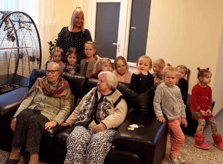 „Bitučių“ grupės ugdytiniai aplankė senelius