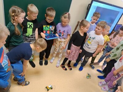 EDUKACINĖ PAMOKA APIE ROBOTUS