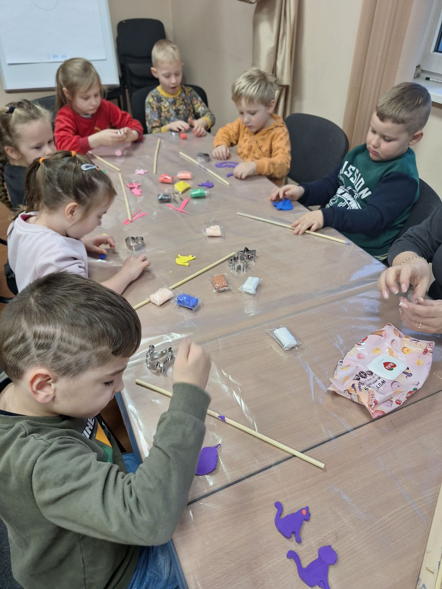 Per meną ir pojūčius – į vaiko pasaulį Per meną ir pojūčius – į vaiko pasaulį